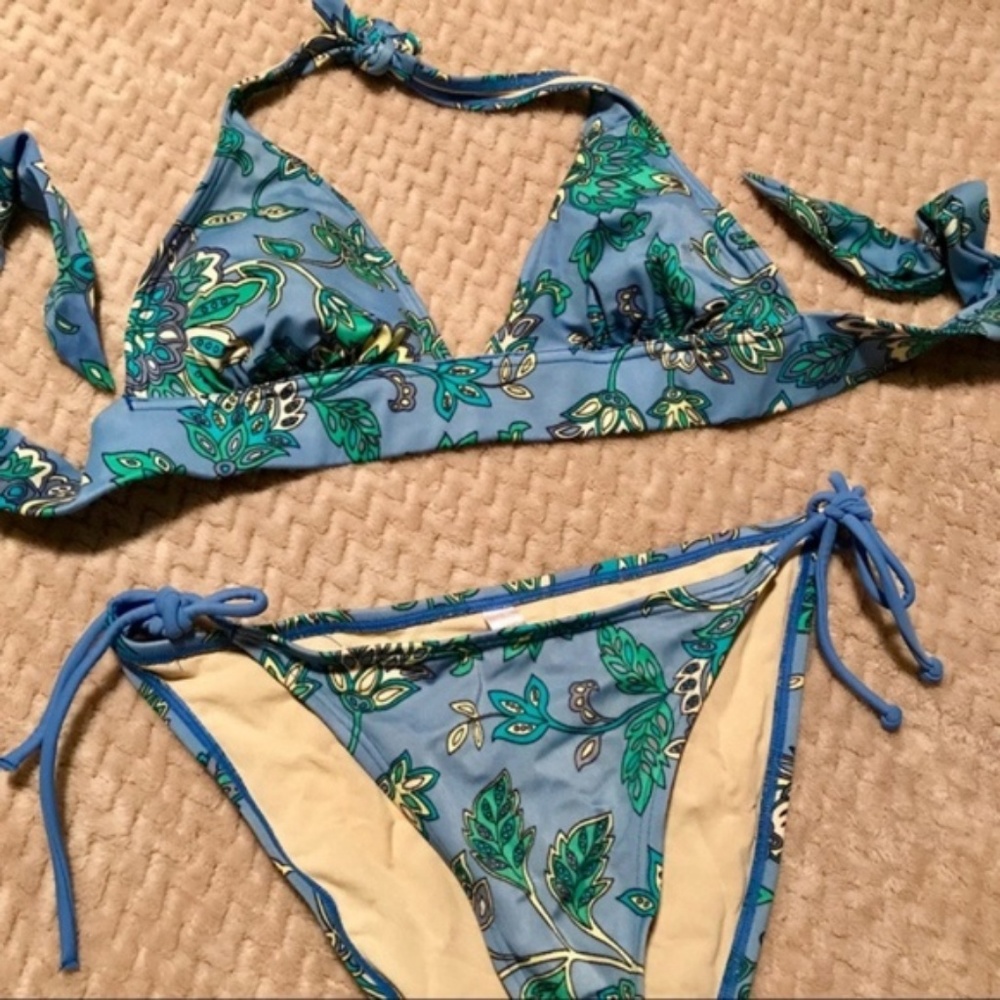 Victoria’s Secret blue paisley bikini set size M